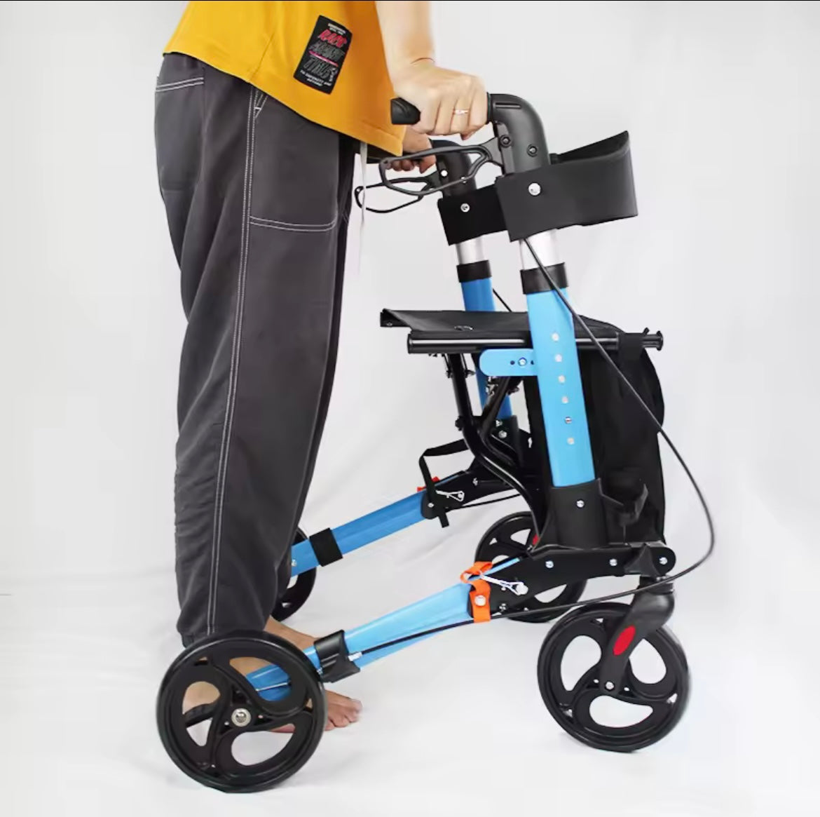 Sistema frenante doppio del camminatore per anziani con ruote da 20 cm