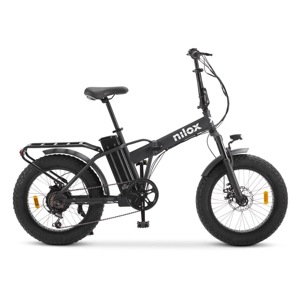Nilox X8 Pro è la bici elettrica pieghevole che affronta qualsiasi terreno senza rinunciare a comfort, stile ed eleganza. Con gomme FAT da 20" x 4", motore brushless 250W, batteria removibile da 468Wh e autonomia fino a 70 km, è perfetta per città, sterrati e avventure outdoor.