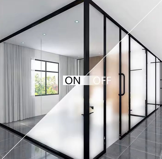 Installazione pellicola intelligente smart film su vetro ufficio open space