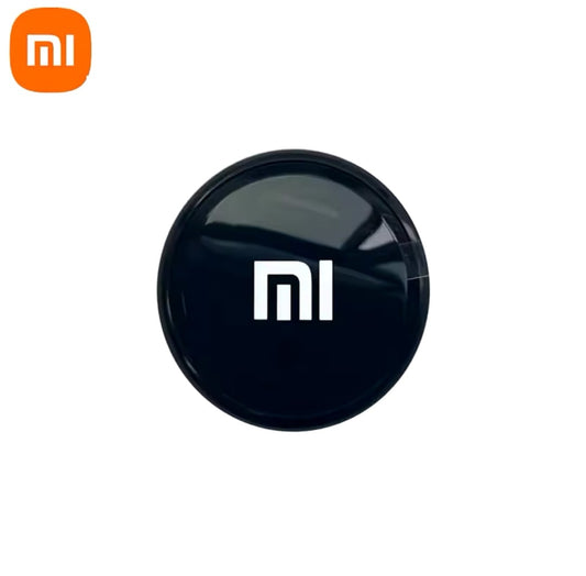 Xiaomi Smart Finder bianco su uno sfondo pulito, che mostra il design compatto e minimalista del dispositivo con il logo xiaomi.