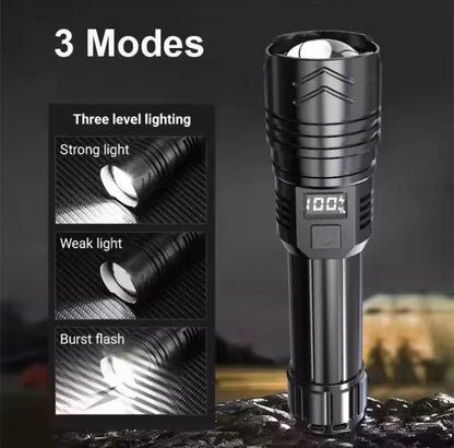 Torcia LED ad Alta Potenza Ricaricabile USB C con Zoom Telescopico e Display Digitale Kit completo