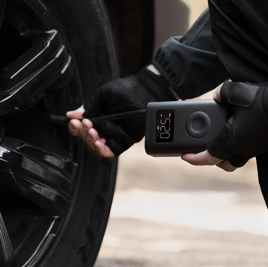 Xiaomi Portable Electric Air Compressor 2, Compressore ad Aria Portatile, Fino a 150 psi, Luce Led Integrata, Porta Type-C, 6 Modalità di Gonfiaggio, Nuovo adattatore valvola dell'aria, Compatto, per auto