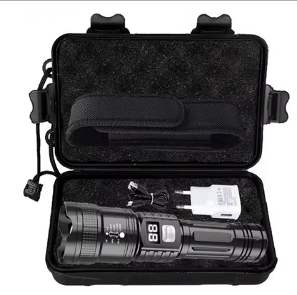 Torcia LED ad Alta Potenza Ricaricabile USB C con Zoom Telescopico e Display Digitale Kit completo