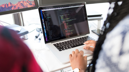 Sviluppo sito web con inclusione di intelligenza artificiale e grafica personalizzata