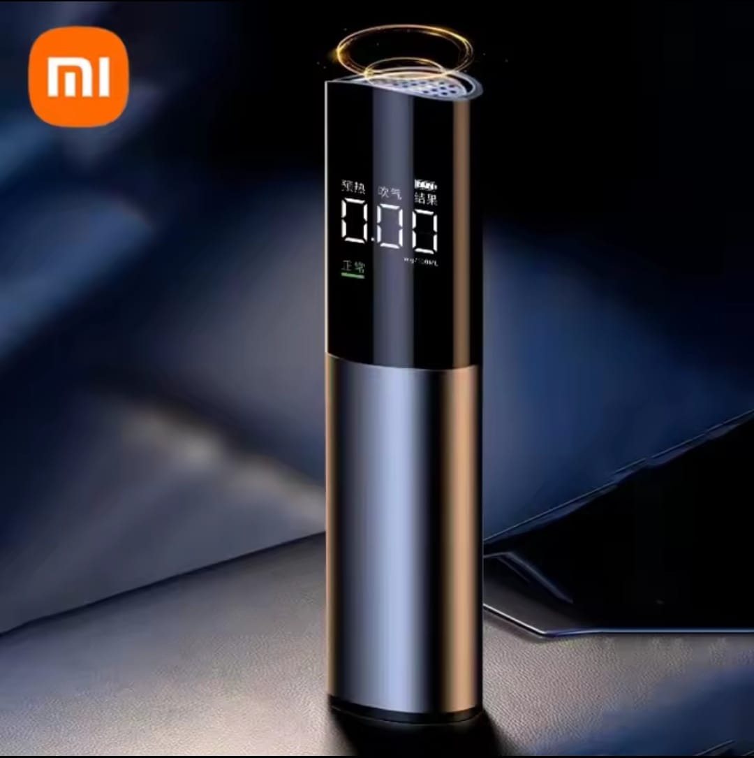 Mini etilometro portatile Xiaomi con schermo LED e ricarica USB Type-C, perfetto per test alcolici precisi ovunque.