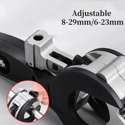 Tagliatubi a Cricchetto 8–29 mm per PVC, Rame e Alluminio

Taglio pulito con una mano, meno sforzo e massima precisione.
Il tagliatubi a cricchetto è lo strumento ideale per chi vuole ottenere un taglio rapido, uniforme e senza sbavature su tubi di diversi materiali.