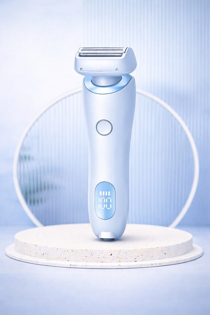 Scopri il Rasoio Elettrico Professionale Donna 2 in 1, la soluzione completa per una depilazione delicata, veloce ed efficace su tutto il corpo. Con doppia testina intercambiabile, utilizzo wet &amp; dry, display LCD intelligente, ricarica USB e design ultra-portatile, questo rasoio elettrico di alta qualità ti garantisce risultati professionali a casa o in viaggio.