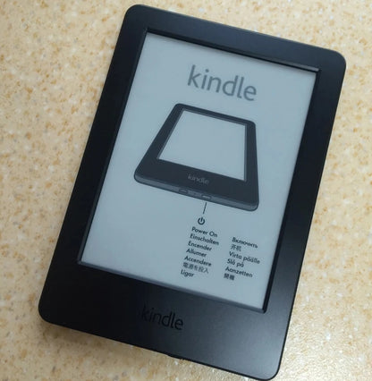 Kindle ottava generazione con connettività Wi-Fi per scaricare e-book e navigare online