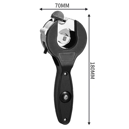 Tagliatubi a Cricchetto 8–29 mm per PVC, Rame e Alluminio

Taglio pulito con una mano, meno sforzo e massima precisione.
Il tagliatubi a cricchetto è lo strumento ideale per chi vuole ottenere un taglio rapido, uniforme e senza sbavature su tubi di diversi materiali.