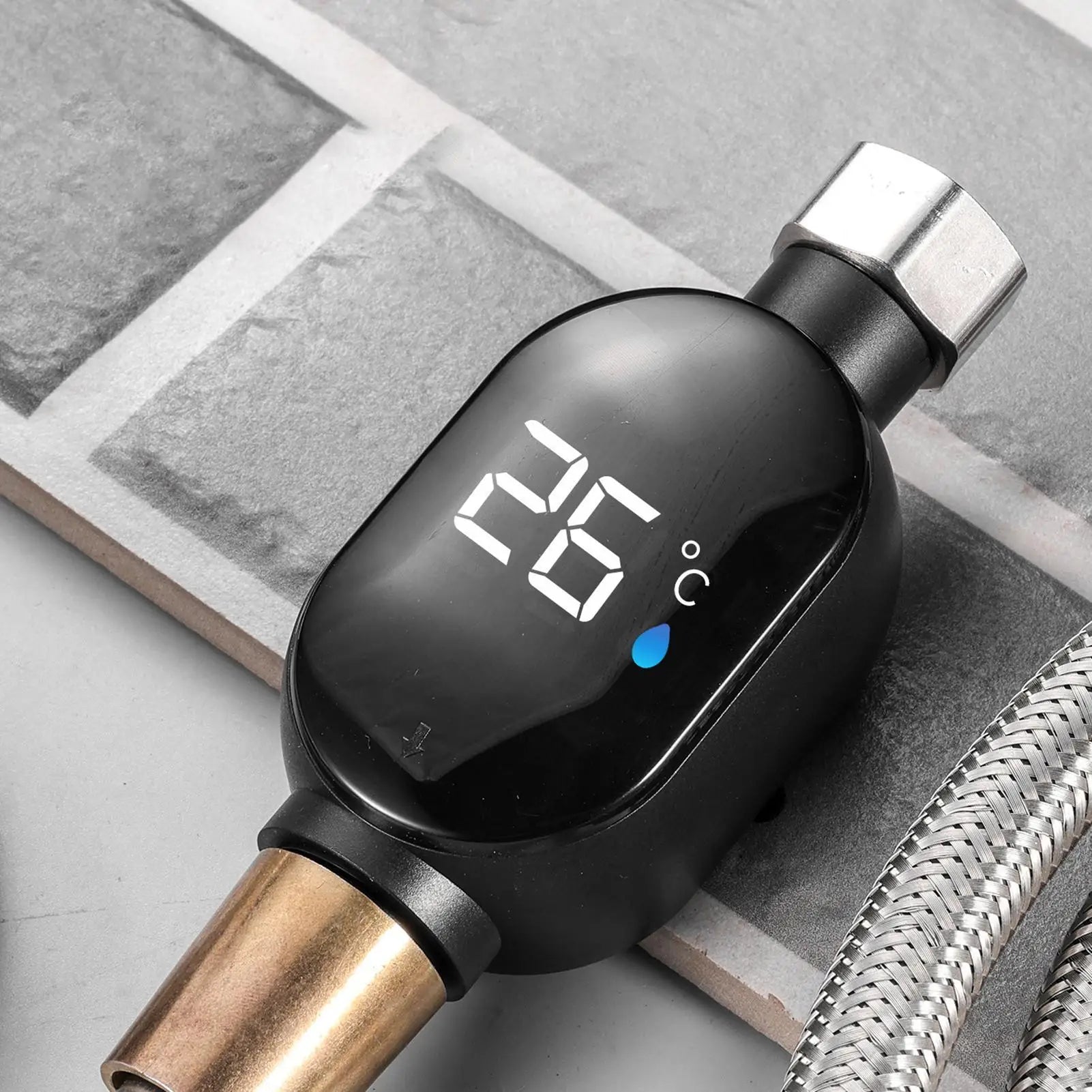 'Indicatore di Temperatura Digitale con Display LED Touchscreen. Questo innovativo accessorio per bagno ti permette di monitorare in tempo reale la temperatura dell'acqua, garantendo docce sempre alla temperatura perfetta e proteggendo te e la tua famiglia da scottature accidentali.